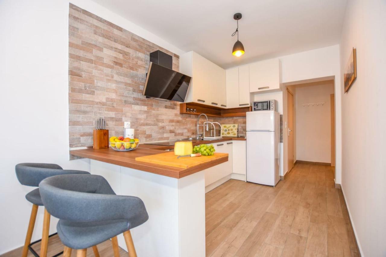 Apartments Milena 8 Мандре Екстер'єр фото