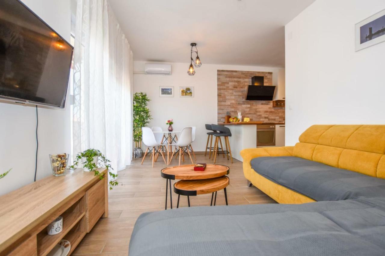 Apartments Milena 8 Мандре Екстер'єр фото