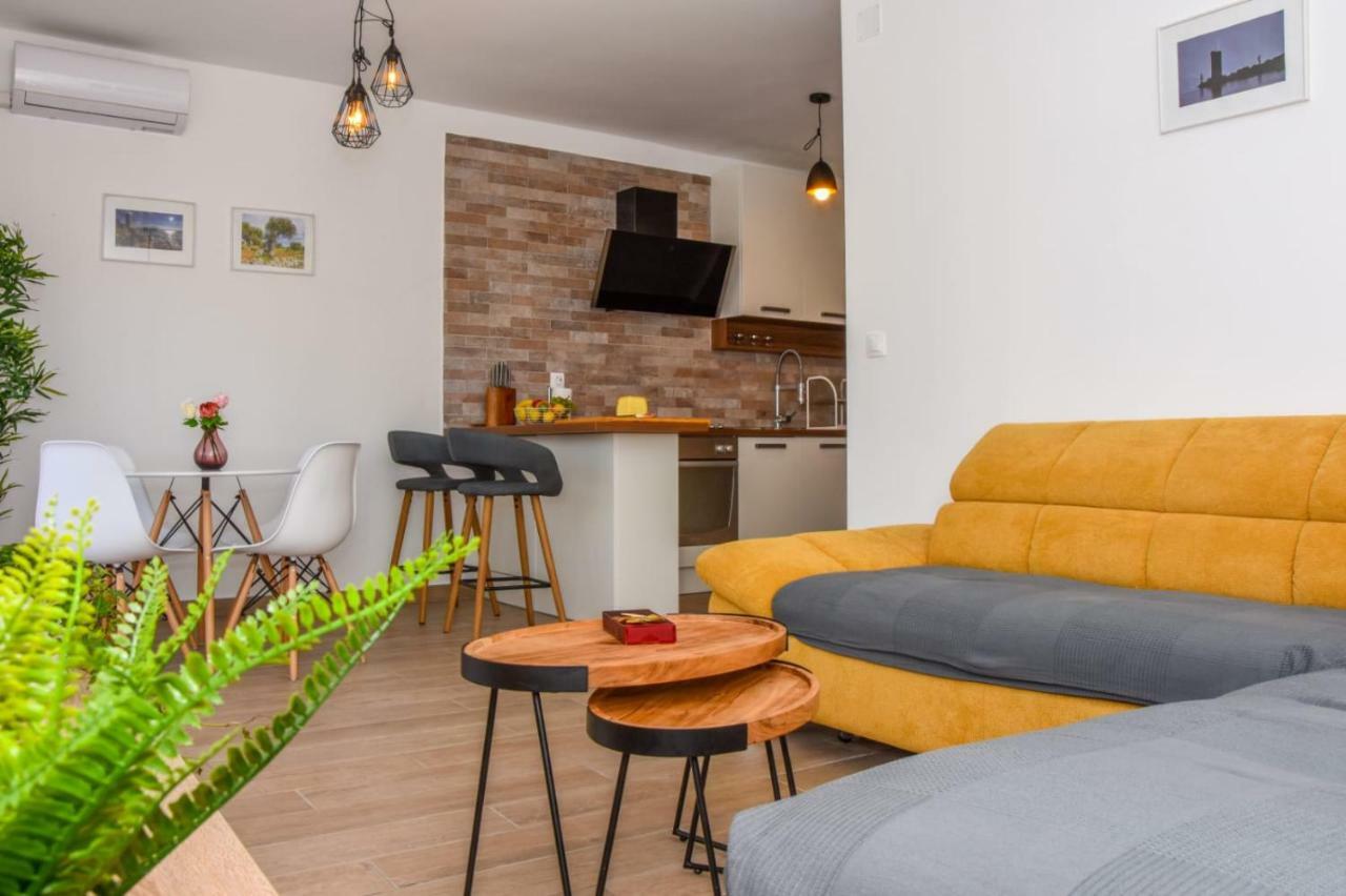 Apartments Milena 8 Мандре Екстер'єр фото